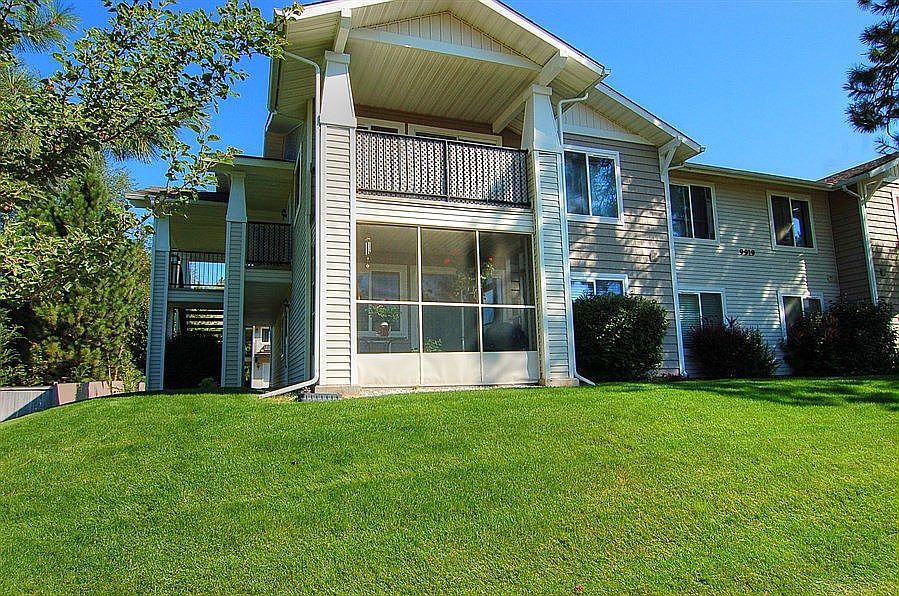 Screened in porch 