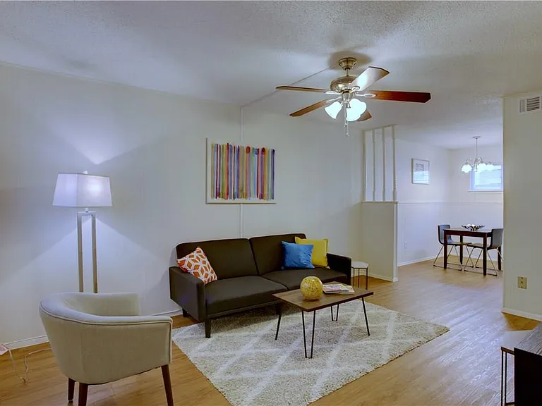 816 W North Loop Blvd #111 — Photo 2