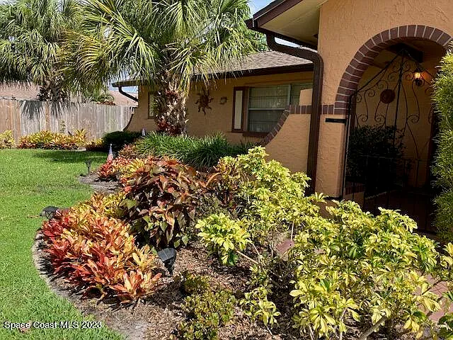 3 bed, 2.0 bath, 1378 sqft, $2,250 — Photo 2