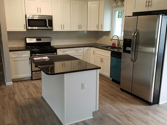5th image of 153 Saint Lawrence Blvd