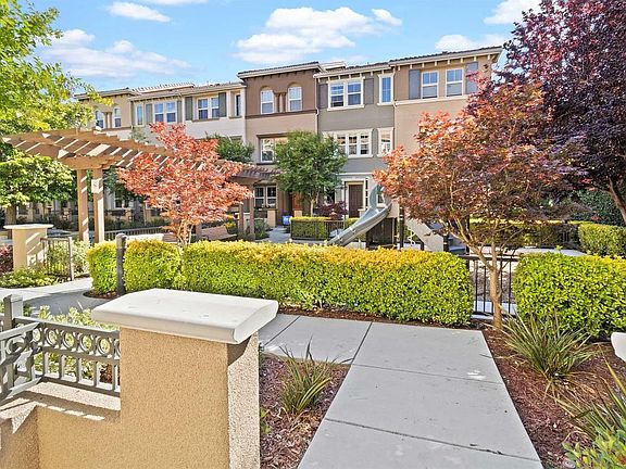 3rd image of 1651 Shore Pl Unit 8