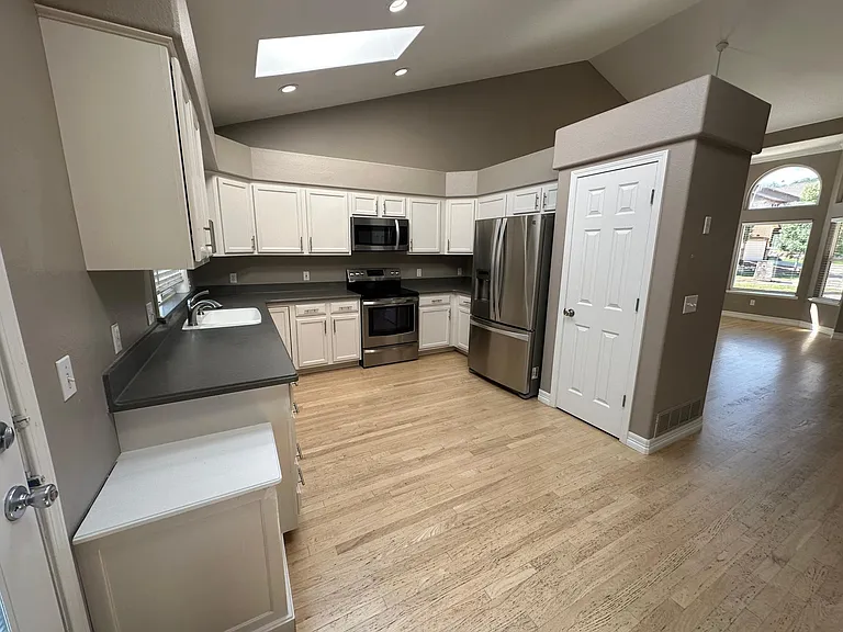 2345 Damon Dr — Photo 2