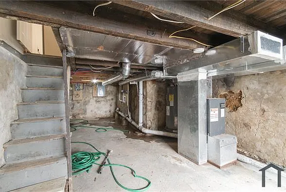 255 E Elkhart St — Photo 22