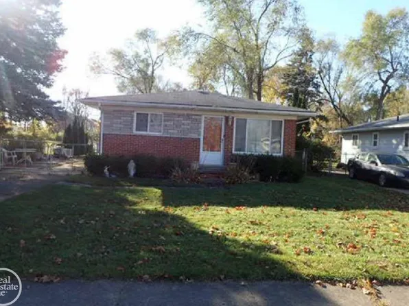 22160 Grandy St, Clinton Township, MI 48035