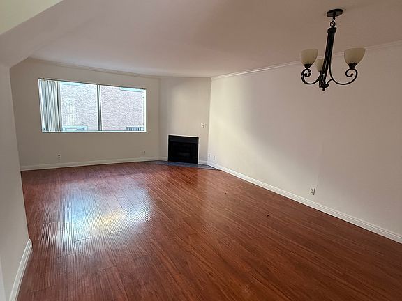 4th image of 11218 Huston St #102