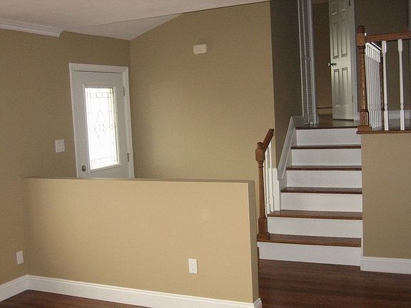 3rd image of 11 Maywood Pl
