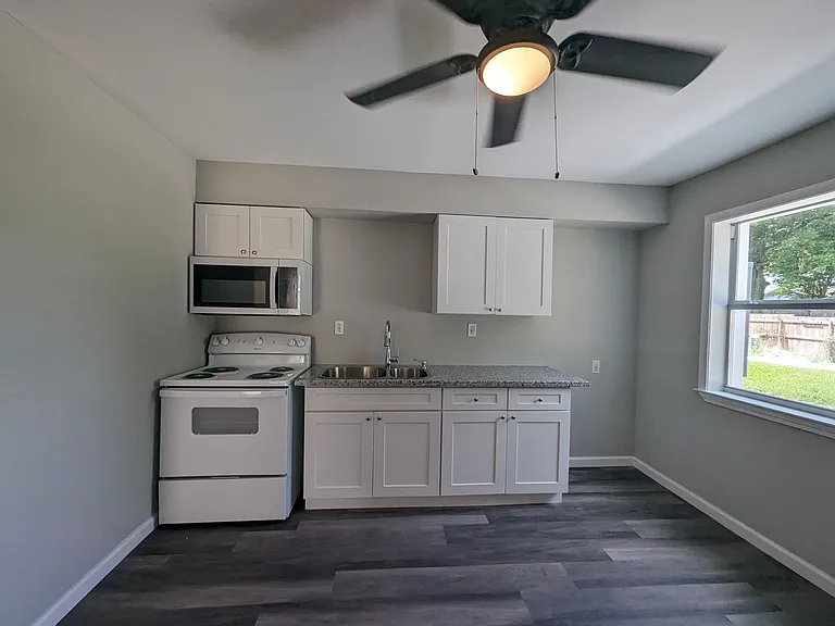 207 River Oaks Dr #D — Photo 1