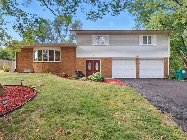 27 Crestview Dr, Geneseo, IL 61254