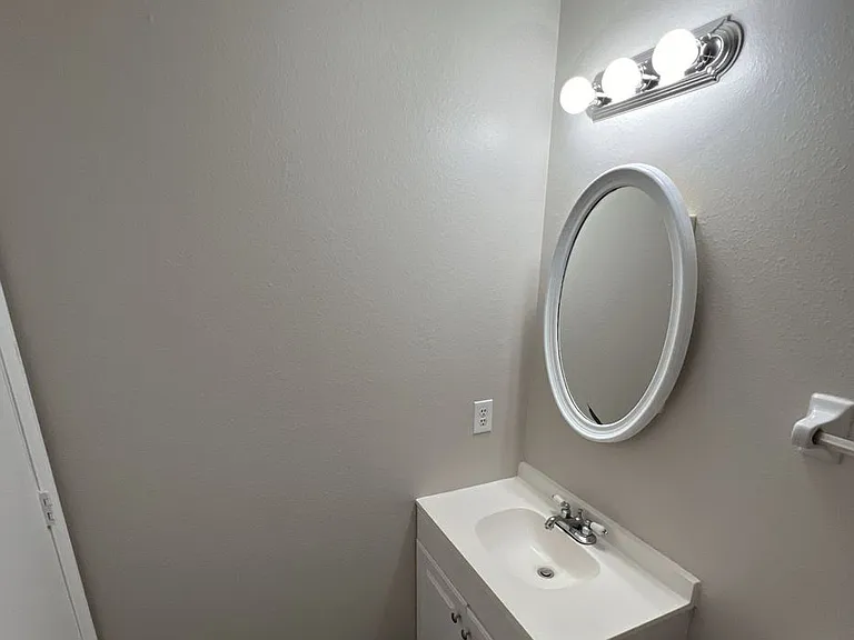 319 Oak Track Dr — Photo 14