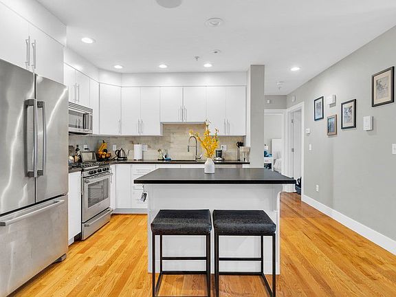 3rd image of 157 Hancock St Unit 9