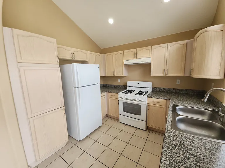 7978 Embarcadero Ave — Photo 15