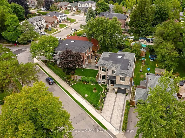 70 Parkview Hill Cres — Photo 2
