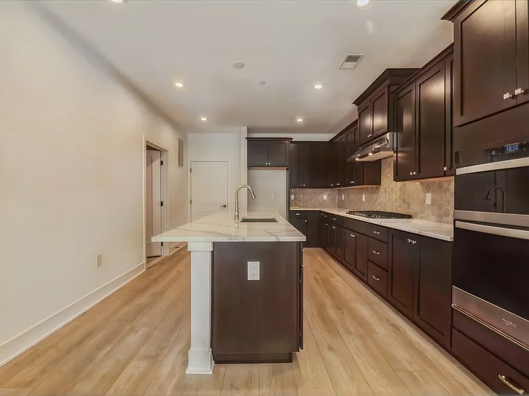 2107 Donatello Dr — Photo 17