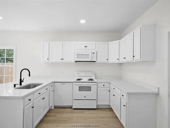 5th image of 1105 E Main St #B