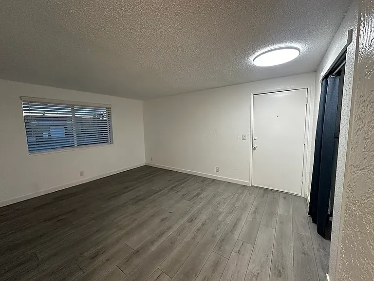 120 Stanford Dr #D — Photo 15