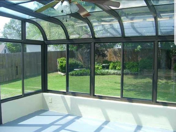 Large Sunroom/four seasons room