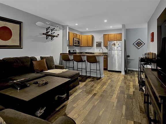 3rd image of 700 Shore Rd APT 5V
