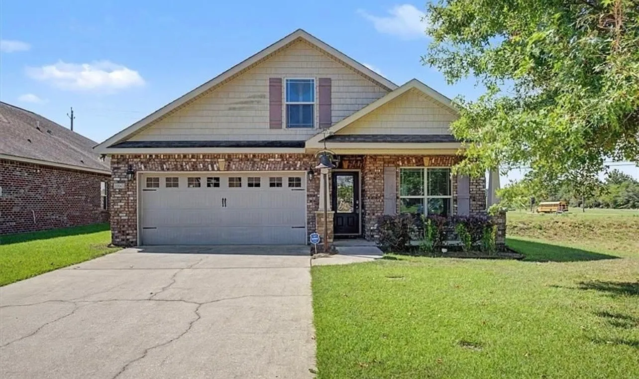 3 bed, 1643 sqft, $2,100 — Photo 1