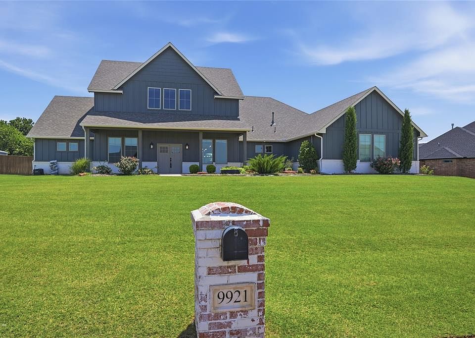 1st image of 9921 Oakwood Dr