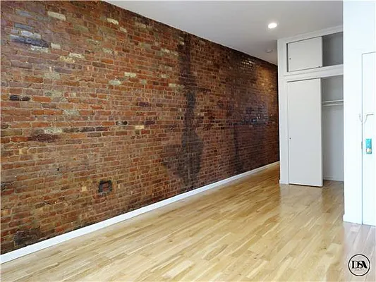 Rented by DSA Realty | media 36