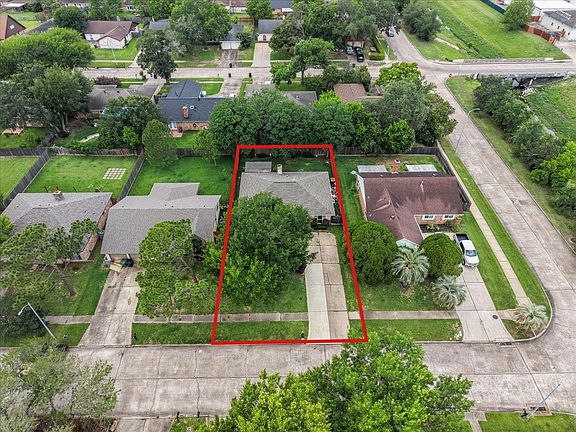 3rd image of 883 Silverpines Rd