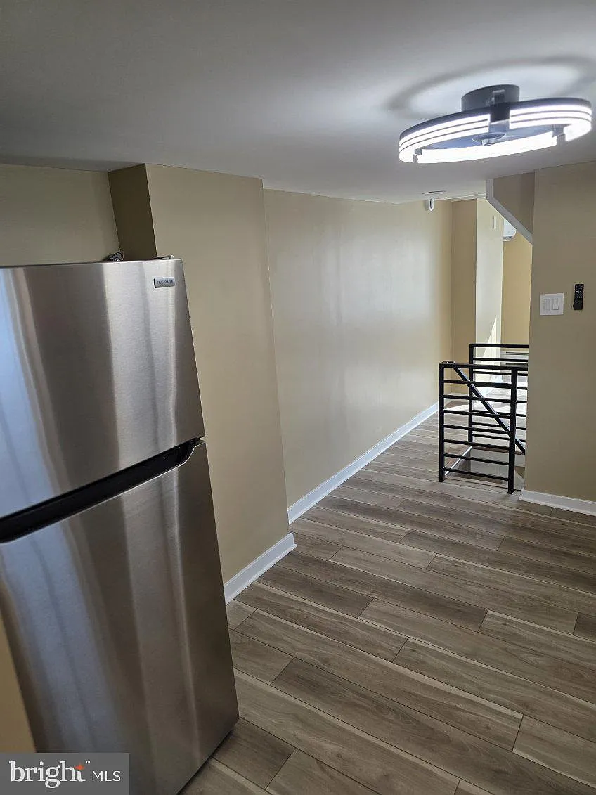 4 bed, 1.0 bath, 1654 sqft, $2,200 — Photo 4