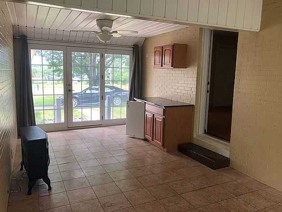 Sunroom with built in bar