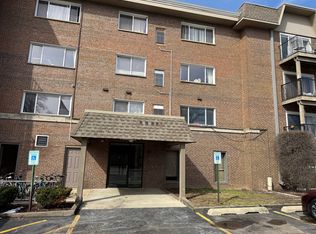 4500 Beau Monde Dr APT 105, Lisle, IL 60532
