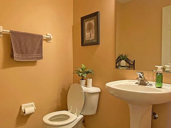 5th image of 85 W Waterbury Dr