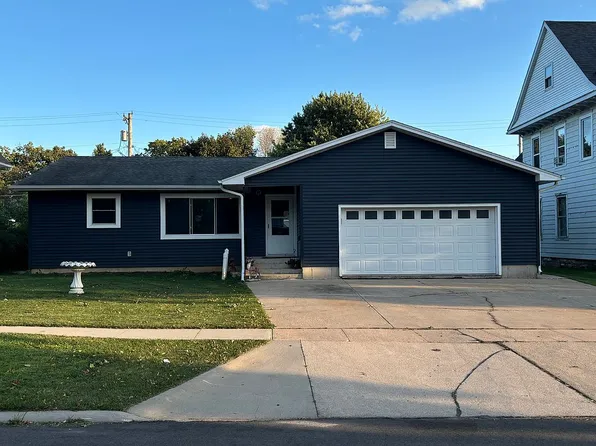 608 Oak St, Osage, IA 50461