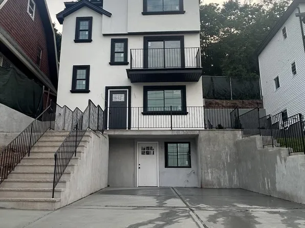 810 Van Duzer St, Staten Island, NY 10304