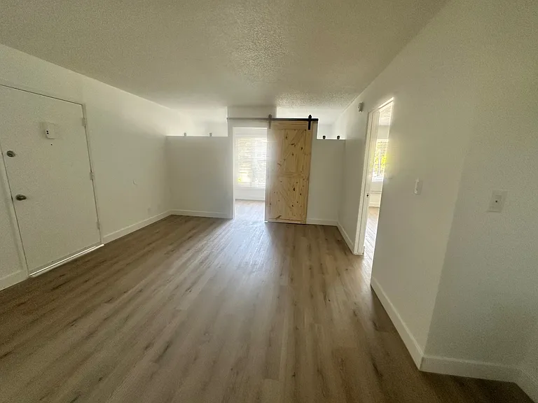 5548 Yarmouth Ave #12A — Photo 10