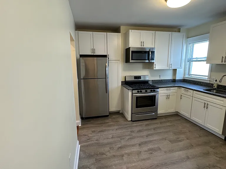 35 George St #3 — Photo 2