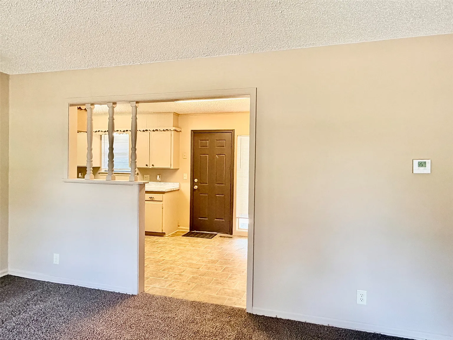 3 bed, 1.0 bath, 1049 sqft, $1,300 — Photo 3