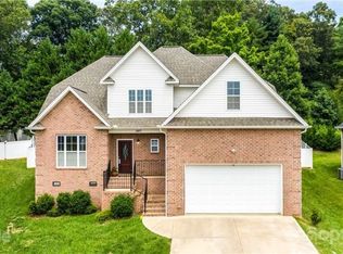 1267 10th Street Pl NW, Hickory, NC 28601