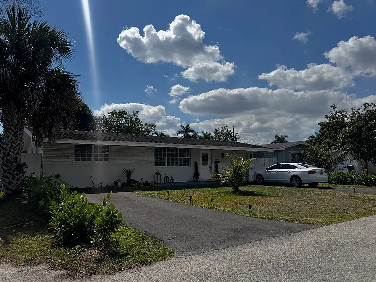 8130 NW 12th St — Photo 2