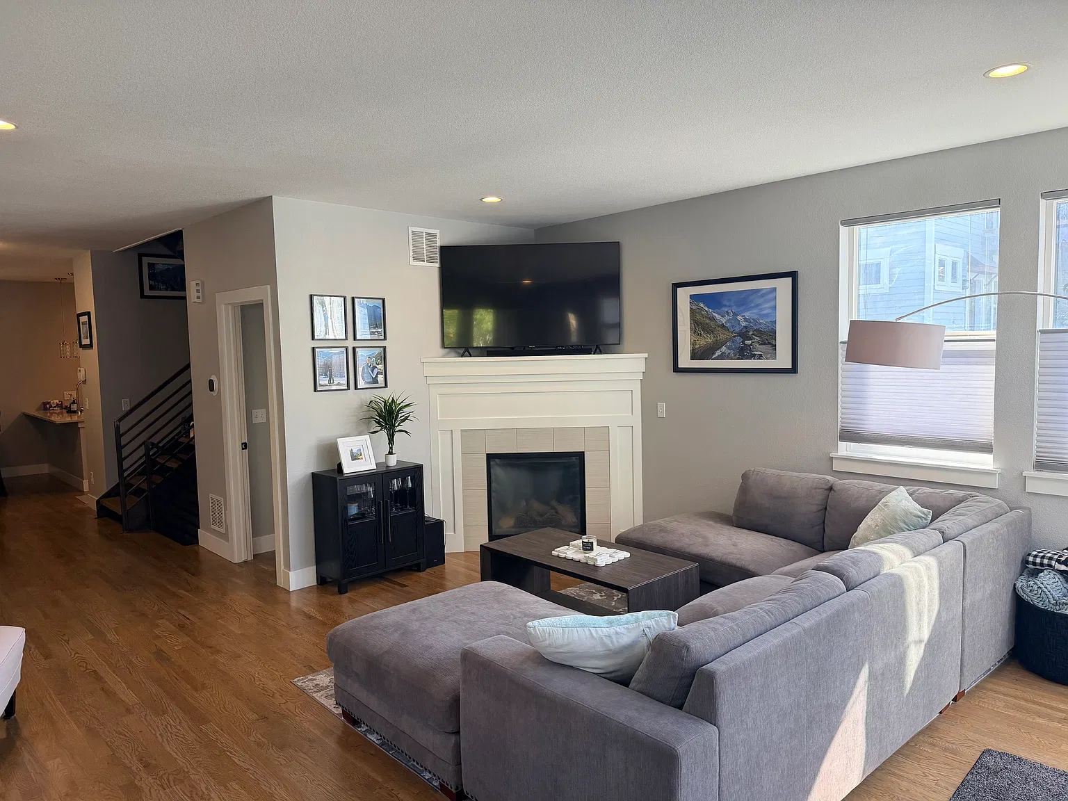 4 bed, 2480 sqft, $4,995 — Photo 2