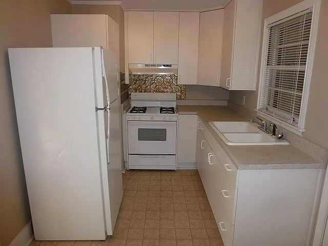 712 Finley Rd — Photo 4