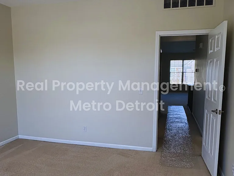 1151 Alameda Blvd — Photo 10