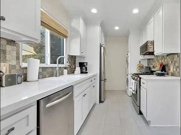 3rd image of 1210 Mira Mar Ave