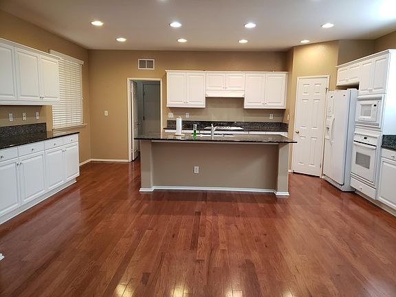 3rd image of 29195 Woodbridge Dr