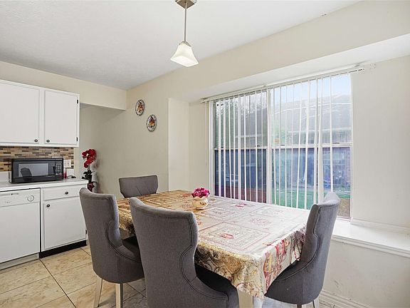 5th image of 15258 Ferness Ln