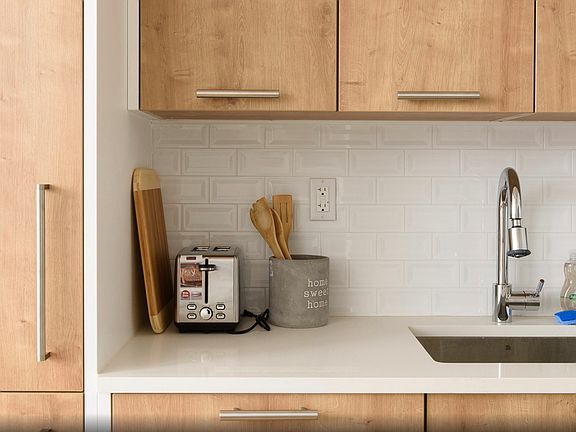 3rd image of 517 W 45th St #3C