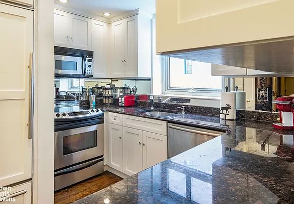 5th image of 116 E 66th St APT 6B