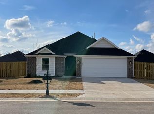 430 Peach Ave, Centerton, AR 72719