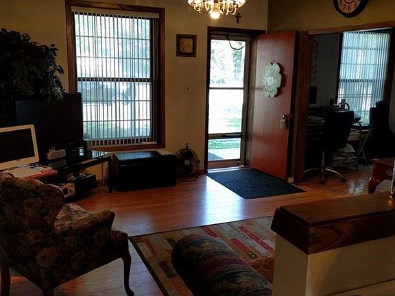 5th image of 412 E 9th St