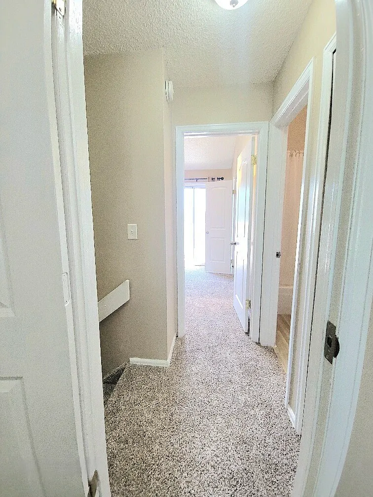 2 bed, 908 sqft, $1,700 — Photo 2