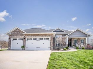 428 Briar Creek Rd, Troy, IL 62294