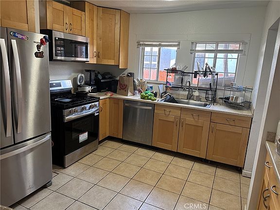 4th image of 1116 W 78th St