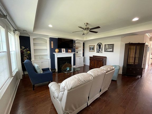 3rd image of 1351 Ogelthorp Dr NW